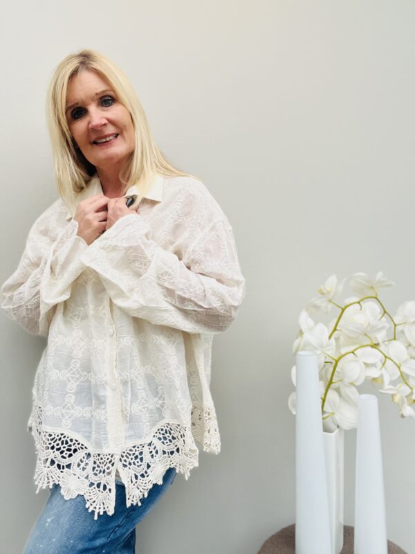 SPITZEN BLUSE "BEIGE"